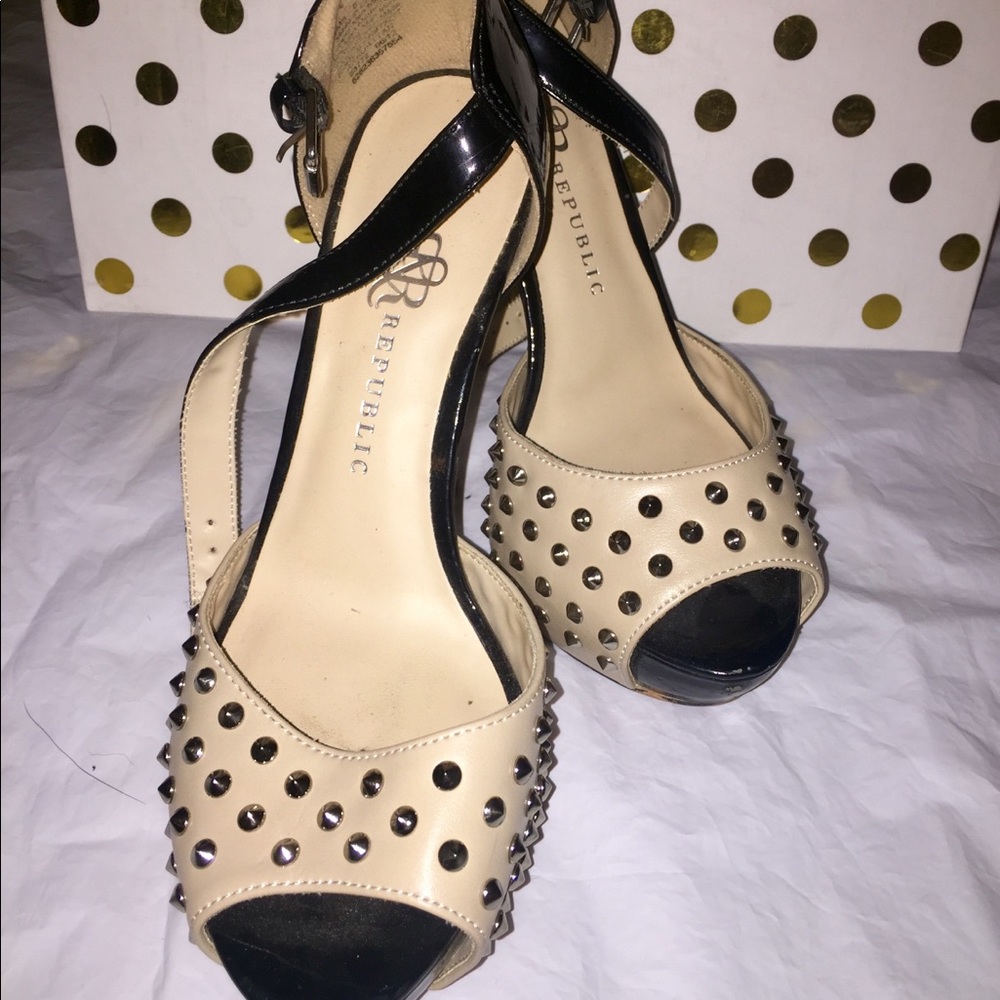 Rock and Republic Studded Heels Size 8